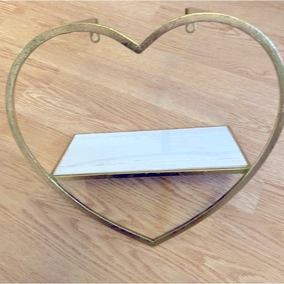 SOLD - Homesense - Gold Heart Shaped Wall Shelf - Picture 2 of 6